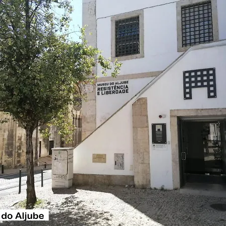 Chiado Open World Guest house *